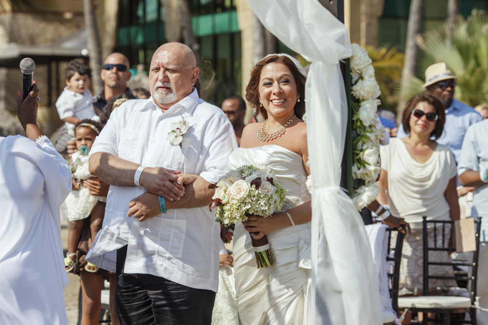 Wedding at Paradise Village, Puerto Vallarta by Photographer Evgenia Kostiaeva